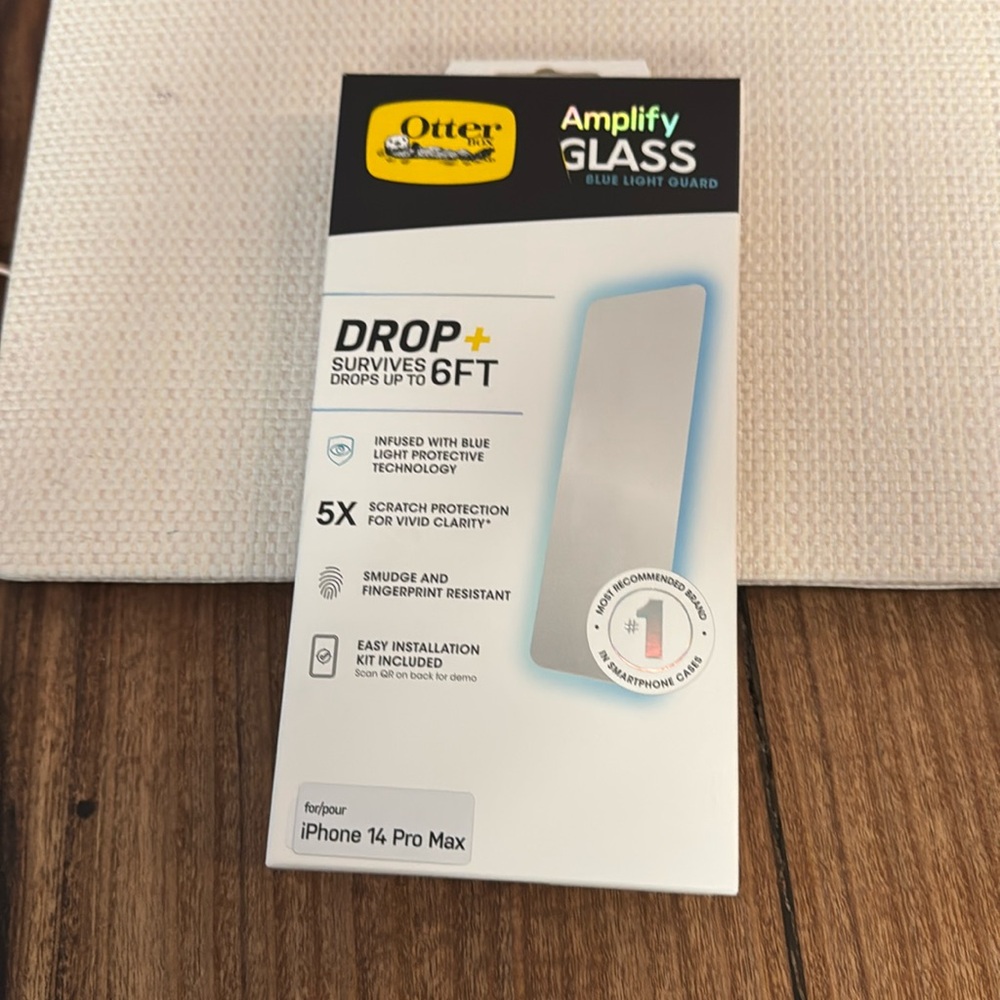 IPhone 14 Pro Max Amplify glass blue light guard. And case